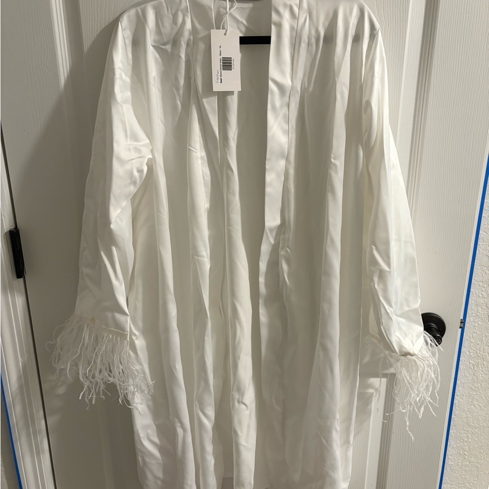 White Feather Trim Robe - Picture 2 of 5